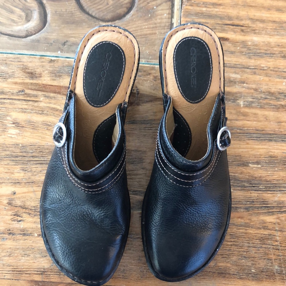 Black heeled clogs